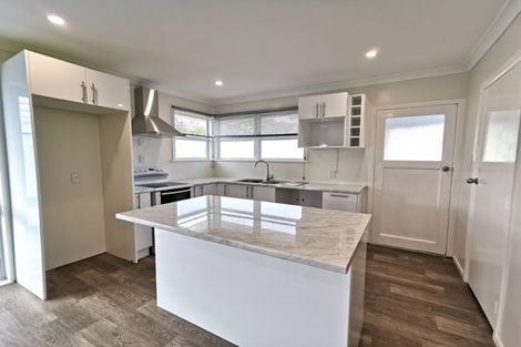 Photo of property in 2/31 Beaubank Road, Kelston, Auckland, 0602