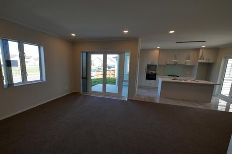 Photo of property in 12 Warbler Crescent, Papakura, 2110