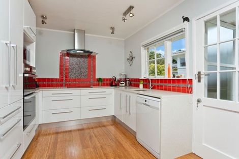 Photo of property in 2/28 Sovereign Place, Glenfield, Auckland, 0629