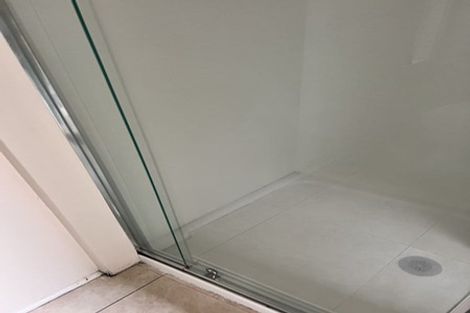 Photo of property in 37 Sunset Road, Totara Vale, Auckland, 0632