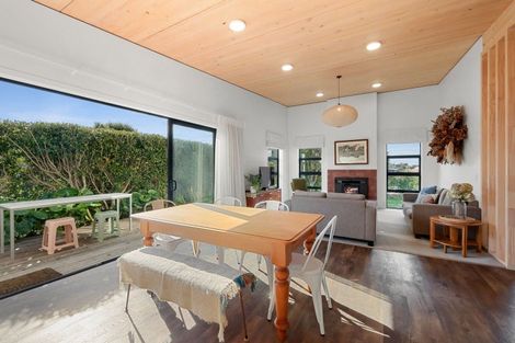 Photo of property in 318 Mangorei Road, Merrilands, New Plymouth, 4312