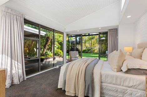 Photo of property in 6 Birchwood Grove, Greenhithe, Auckland, 0632