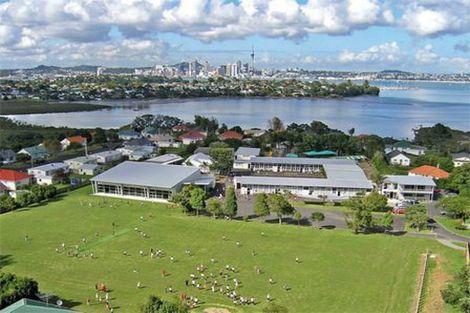 Photo of property in 1/10 Norman Road, Hauraki, Auckland, 0622