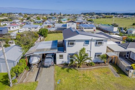Photo of property in 6 Huia Street, Foxton Beach, Foxton, 4815