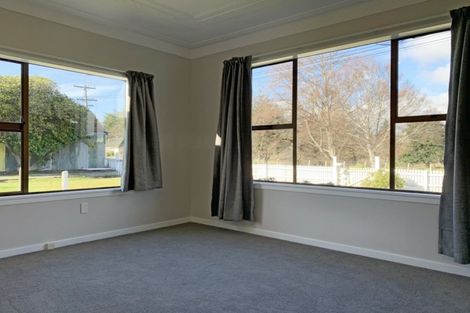 Photo of property in 4 Main Road, Clinton, 9534