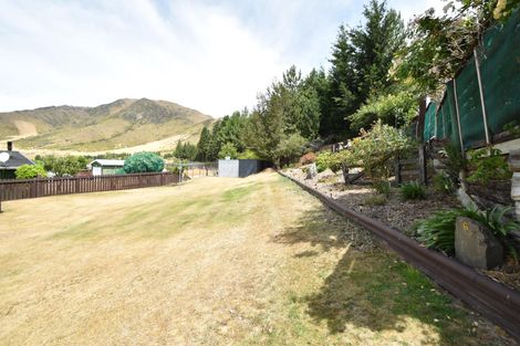 Photo of property in 32 Black Peak Road, Omarama, 9412