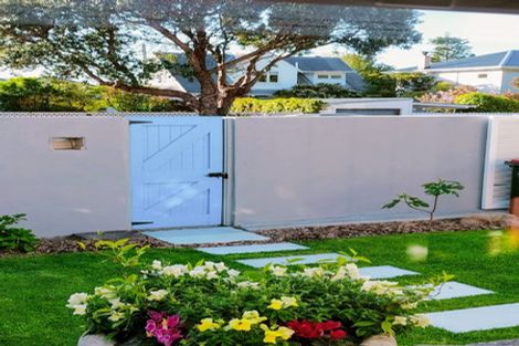 Photo of property in 127 Muritai Road, Eastbourne, Lower Hutt, 5013