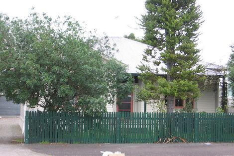 Photo of property in 32 Colombo Street, Hokowhitu, Palmerston North, 4410