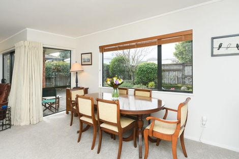 Photo of property in 4 Mckenzie Court, Terrace End, Palmerston North, 4410