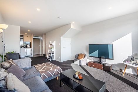 Photo of property in 4/15 Chivalry Road, Glenfield, Auckland, 0629