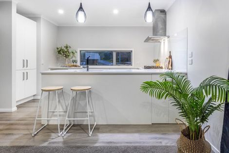 Photo of property in 60 Hokioi Drive, Kenepuru, Porirua, 5022