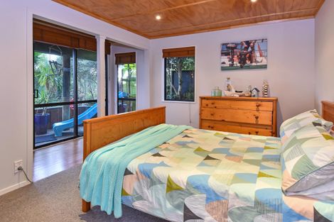 Photo of property in 2/112 Litten Road, Cockle Bay, Auckland, 2014