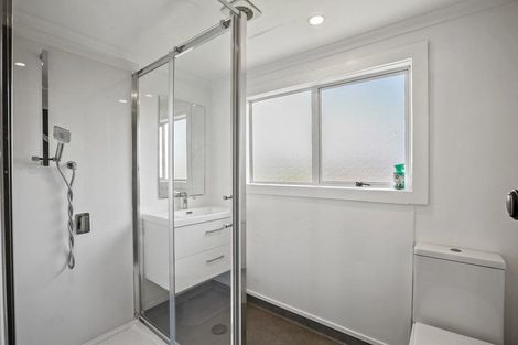 Photo of property in 8 Awanui Street, Merrilands, New Plymouth, 4312