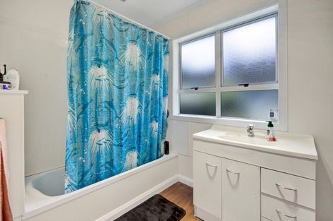 Photo of property in 27 Seaview Road, Marfell, New Plymouth, 4310