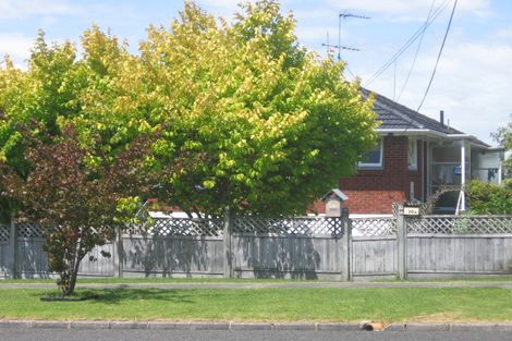 Photo of property in 1/28 Raleigh Road, Northcote, Auckland, 0627