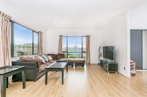 Photo of property in 5 Twin Parks Rise, Papakura, 2110