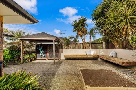 Photo of property in 10 Grassfield Place, Waimauku, 0812