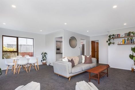 Photo of property in 10 Albatross Close, Whitby, Porirua, 5024