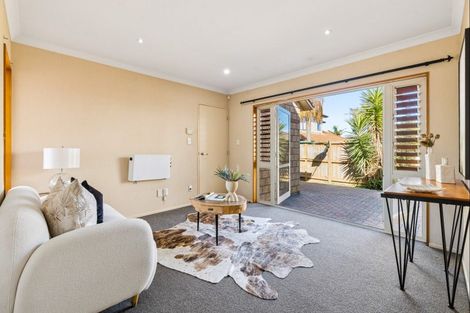 Photo of property in 14 Monash Place, Flat Bush, Auckland, 2016