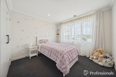 Photo of property in 19 Turville Crescent, Newlands, Wellington, 6037