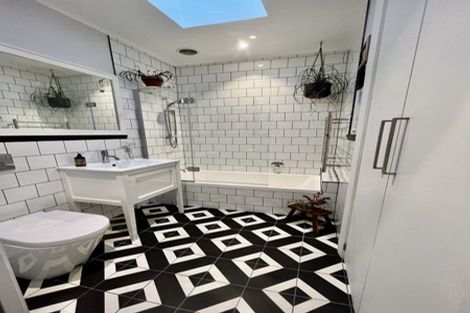 Photo of property in 58 Glen Road, Kelburn, Wellington, 6012