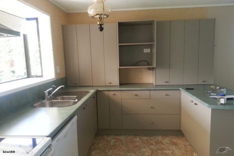 Photo of property in 32 Pipitea Place, Massey, Auckland, 0614