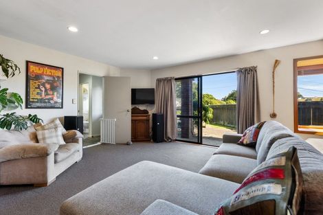 Photo of property in 33 Beaumont Crescent, Frankleigh Park, New Plymouth, 4310