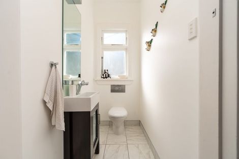 Photo of property in 37 The Crescent, Roseneath, Wellington, 6011