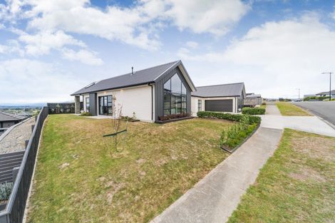 Photo of property in 44 Vaucluse Heights, Fitzherbert, Palmerston North, 4410
