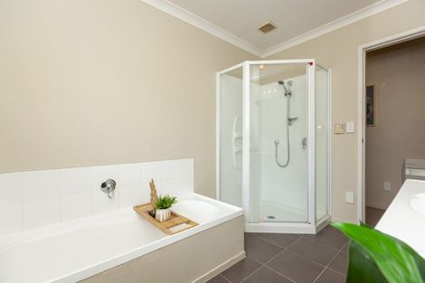 Photo of property in 9 Hulme Way, Raumati Beach, Paraparaumu, 5032