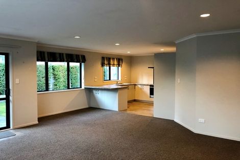 Photo of property in 98a Kawaha Point Road, Kawaha Point, Rotorua, 3010