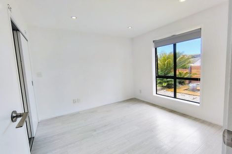 Photo of property in 61 Fernhill Way, Oteha, Auckland, 0632