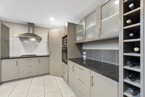 Photo of property in 80 Farnborough Drive, Grandview Heights, Hamilton, 3200