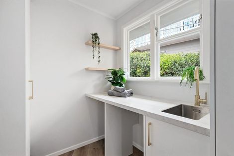 Photo of property in 5 Omega Street, Newlands, Wellington, 6037