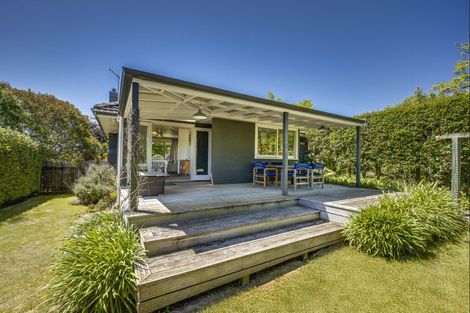 Photo of property in 16 Tauroa Road, Havelock North, 4130