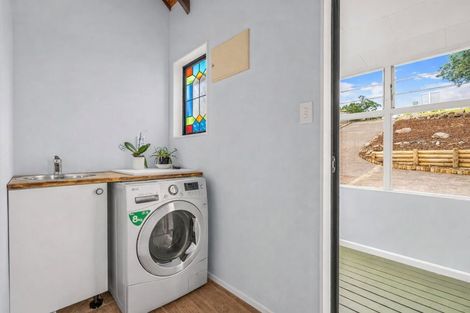 Photo of property in 11 Moffat Road, Red Beach, 0932