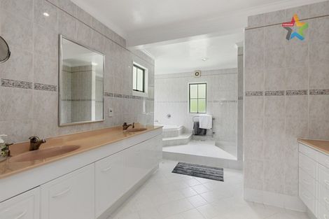 Photo of property in 95 Viewmont Drive, Harbour View, Lower Hutt, 5010