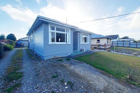 Photo of property in 19 Main Road, Tuatapere, 9620