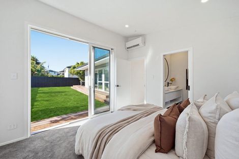 Photo of property in 42a Old Lake Road, Narrow Neck, Auckland, 0624
