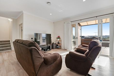 Photo of property in 31 Black Teal Close, Unsworth Heights, Auckland, 0632