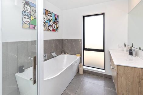 Photo of property in 17 Chipping Lane, Redwood, Christchurch, 8051