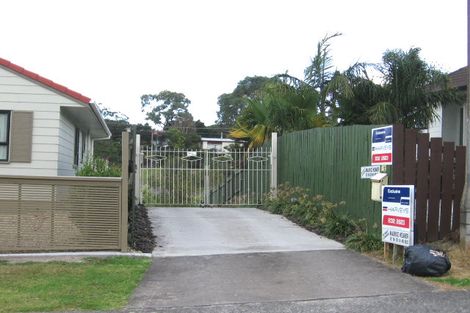 Photo of property in 8 Landsdale Place, Massey, Auckland, 0614