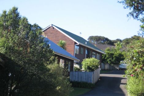 Photo of property in 2/85 Kaurilands Road, Titirangi, Auckland, 0604