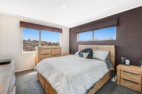 Photo of property in 1/23 Rifleman Rise, Unsworth Heights, Auckland, 0632