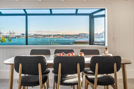 Photo of property in 5 Stanley Point Road, Stanley Point, Auckland, 0624