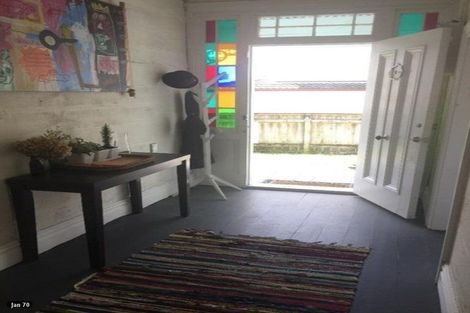 Photo of property in 5 Sampson Lane, Northcote, Auckland, 0627