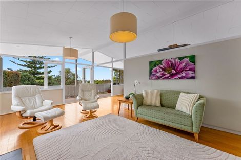 Photo of property in 21a Forrest Hill Road, Milford, Auckland, 0620