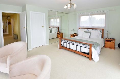 Photo of property in 118 Upper Orewa Road, Wainui, Silverdale, 0992