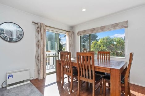 Photo of property in 2/6 Seaview Avenue, Northcote, Auckland, 0627
