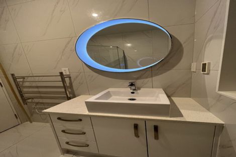 Photo of property in 37 Huntington Park Drive, Greenhithe, Auckland, 0632